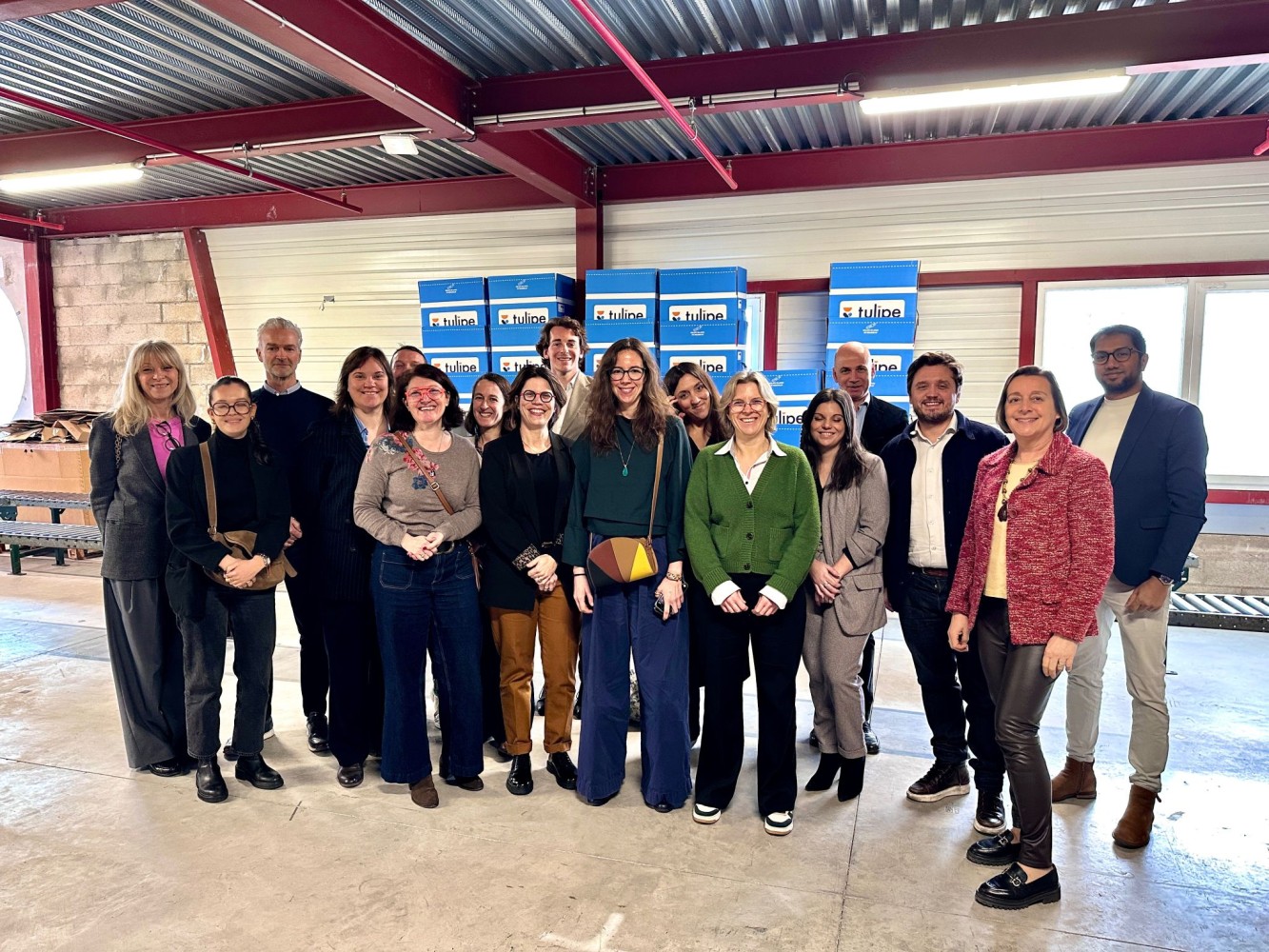 Réunion des Ambassadrices et Ambassadeurs Tulipe début 2026 à l'entrepôt logistique de l'association.